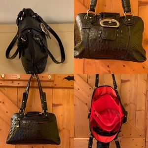 Women’s OS Embossed Croc Leather Shoulder Bag.